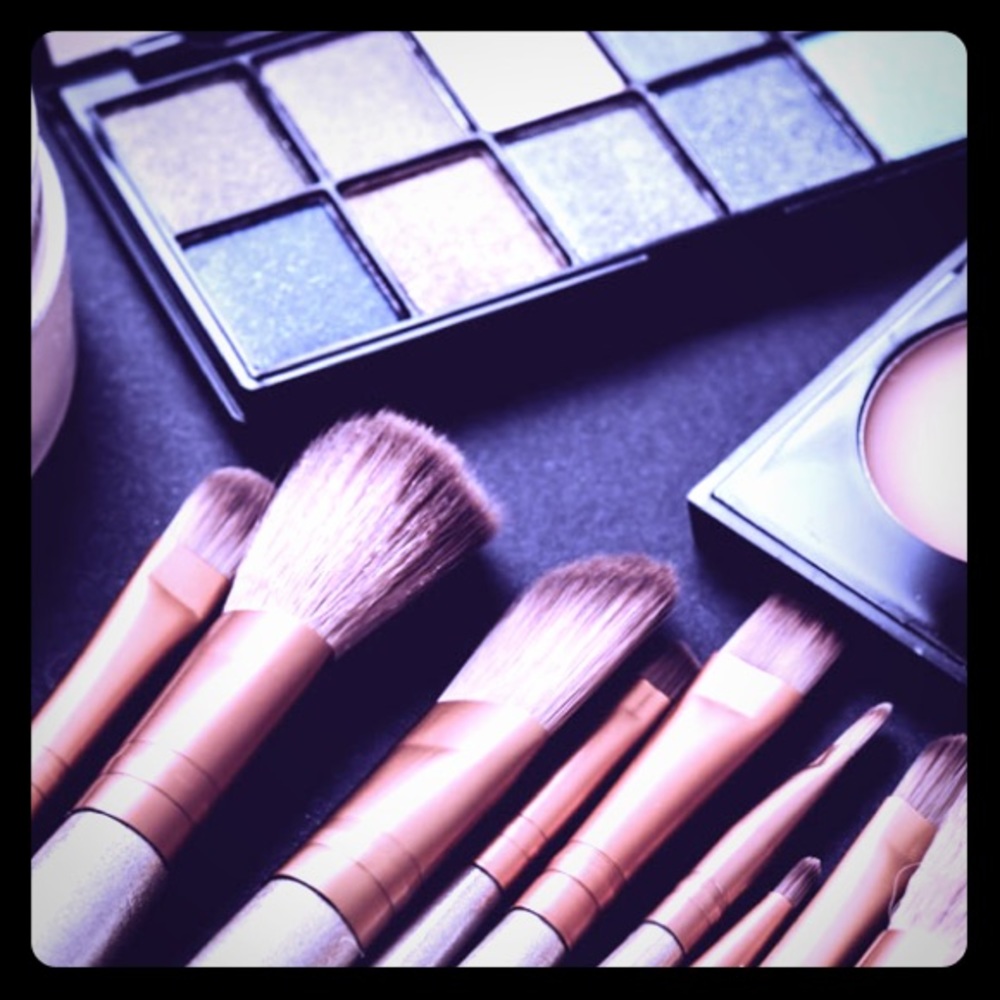 i sell makeup and new cloths that r out of stock